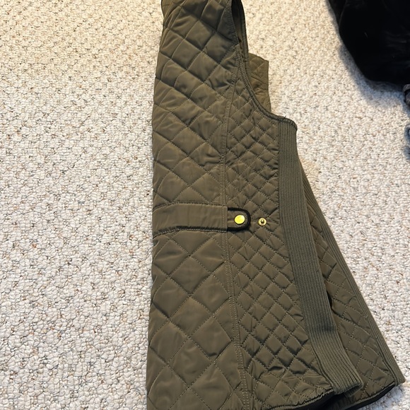 Never worn dark green vest - Picture 7 of 7